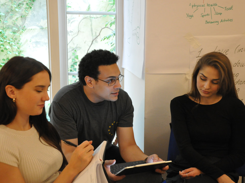 Sakr working with participants on a tablet